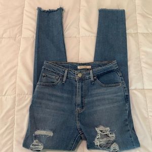 Levi’s 721 High Rise Skinny Jean Medium Wash Distressed